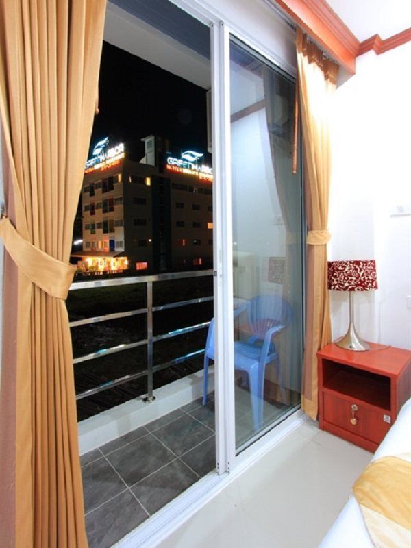 Phusita House 2 Hotel Patong Eksteriør billede